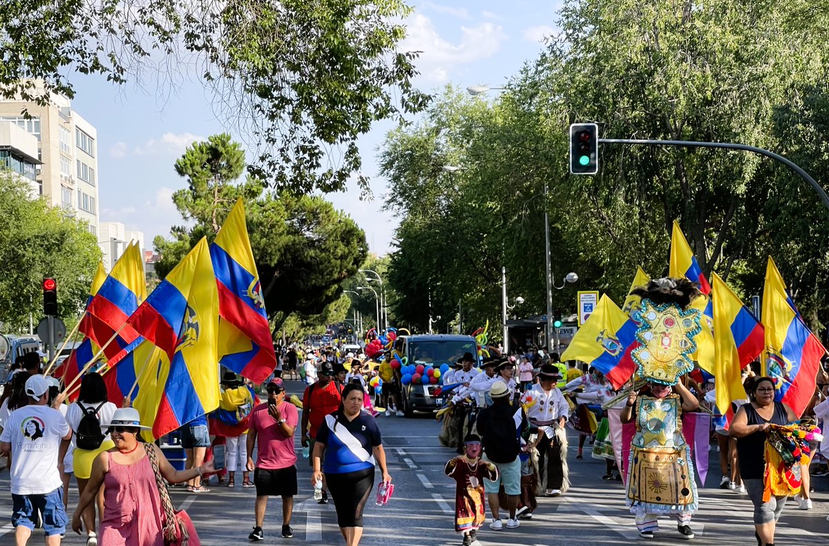 AsoRuminahui's tweet photo. 🇪🇨𝐄𝐂𝐔𝐀𝐃𝐎𝐑 𝐄𝐍 𝐌𝐈 💛💙❤ Gracias al Público #GraciasPorTodo a las #DanzasFolklóricas, #artistas, #MediosDeComunicación, #empresarios, #policia #Municipal y #juntadistrito #ciudadlineal, #Gracias #Trabajadores @AsoRuminahui por apoyar las #fiestaspatrias2022 #ecuador. https://t.co/rnJb2yE6U8