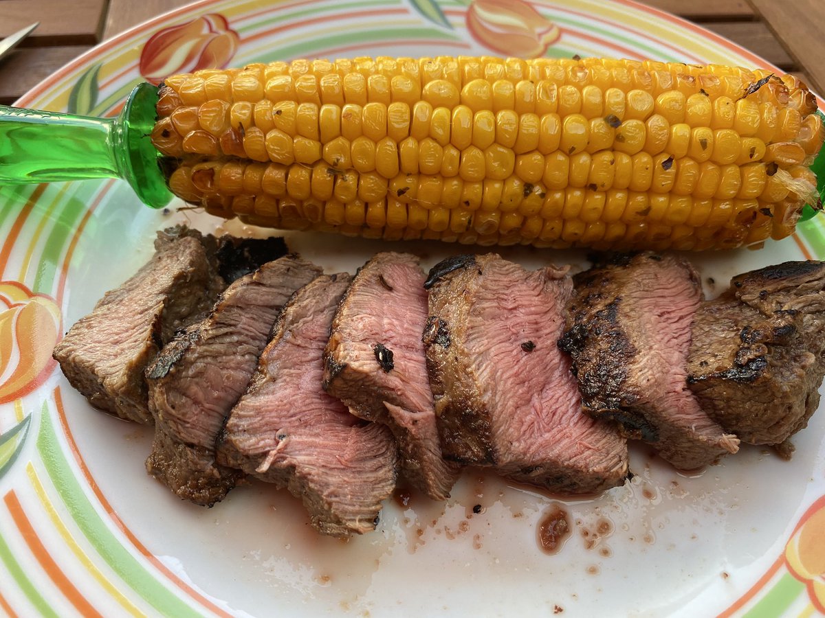 tweetyCat_Ursi's tweet image. Hallo @coop_ch, @migros, @ALDI_SUISSE et al. 
Warum habt ihr eigentlich keine #SecondCuts im Angebot? Die sind mindestens so gut wie Entrecôte und Filet. Man müsste sie nur entsprechend vermarkten. Die sind definitiv zu gut, als dass sie zum Tierfutter werden! #FlatIron