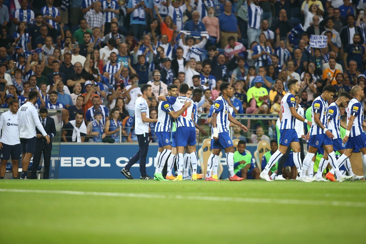 IvaNFCPortO's tweet photo. 📸🔵⚪

#FCPorto #FCPCSM #LigaPortugal https://t.co/XB7MnkQTB9