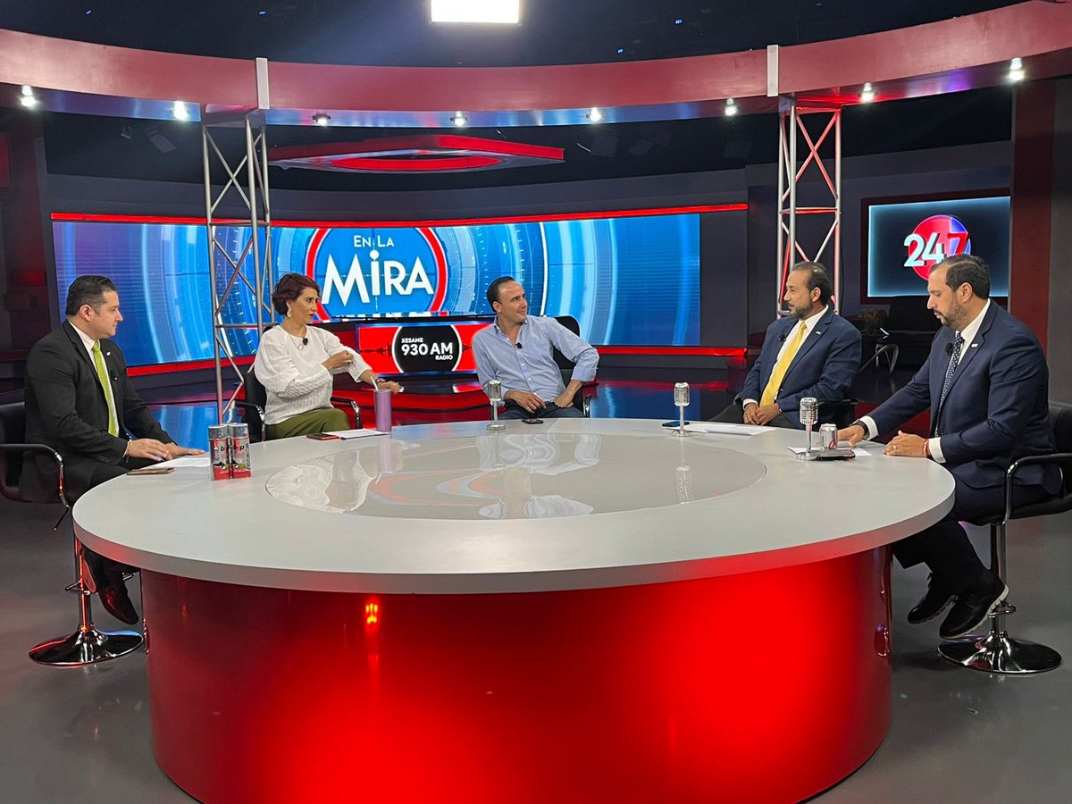 En entrevista con <a href="/danylescieur/">Daniela Lescieur A</a>, <a href="/rusvelt_cerda/">Rusvelt Cerda</a>, <a href="/pepemena16/">pepemena</a> y <a href="/betomorales_/">Beto Morales</a> en el programa "En la mira" en <a href="/rcg_media/">RCG MEDIA</a>. #Saltillo #Coahuila