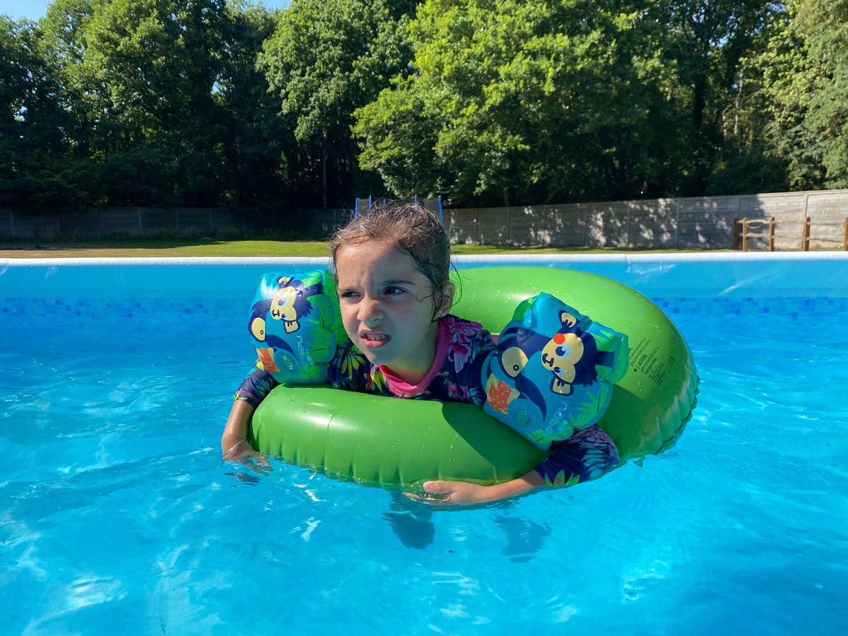 Listed801's tweet photo. Had a fab weekend with my lovely cousins swimming, BBQs and playing with all the dogs 🏊‍♀️🐕🍦🌭 @TVInfants  #MakingMemories https://t.co/YRaCFArvwf