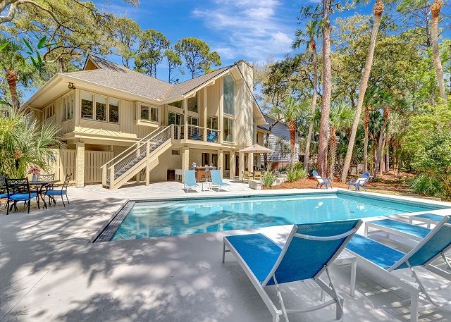 OwnerDirect's tweet photo. 🌴 Stunning 5th row 4 bedroom 3 bathroom home with lagoon views, great pool area and rec space with pool table &amp; ping pong. Sleeps 12. 🧑‍🤝‍🧑☀️ https://t.co/hRX75dhR5Q https://t.co/3cfWooH3E2
