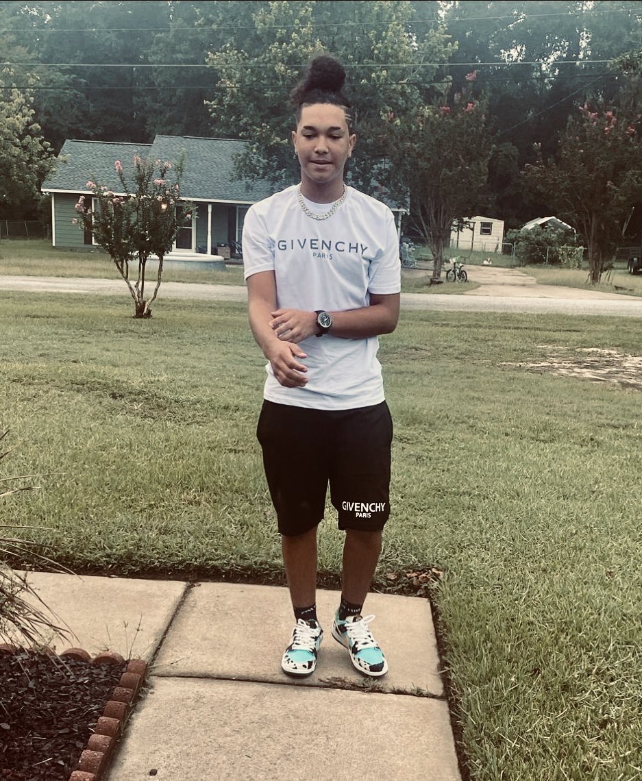 Flight2_Paris's tweet image. My baby started the 11th grade today. Ive been emotional all day 😩🥹♥️ #AuntieBaby #JuniorYr