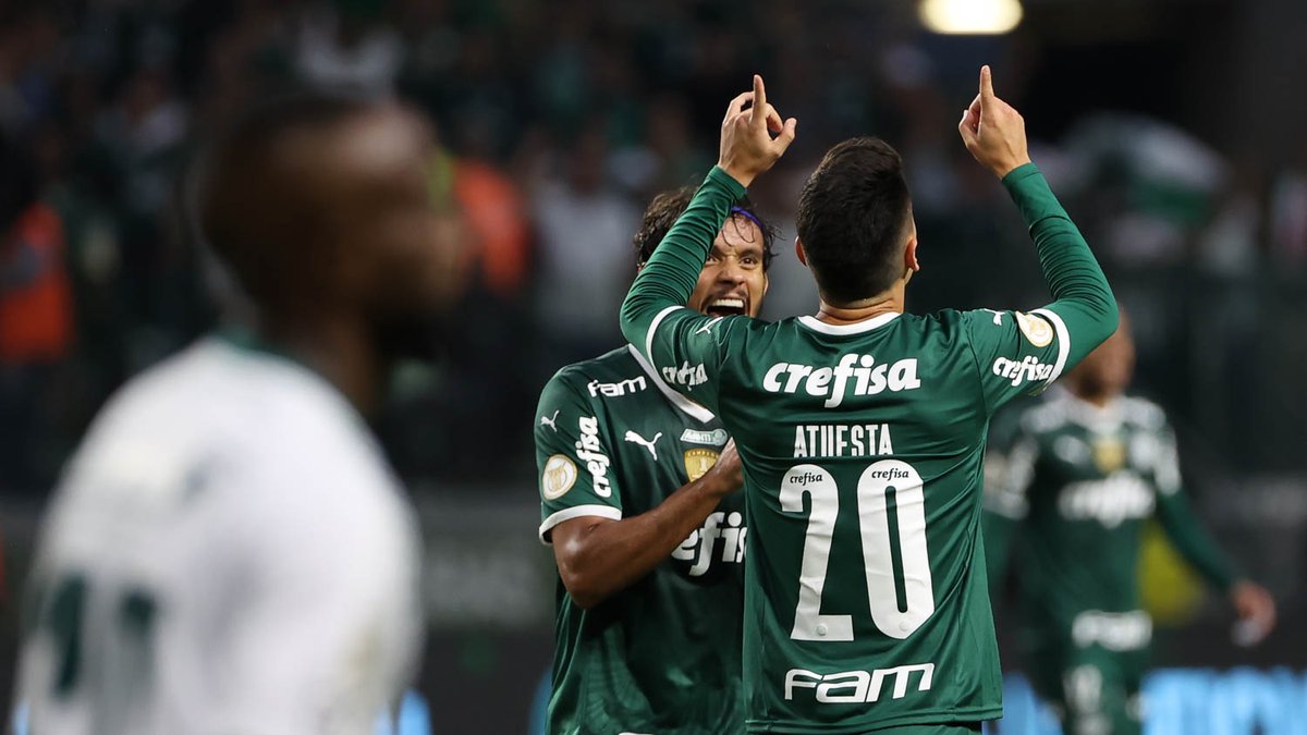 Gabriel40031445's tweet photo. E O GOLAÇO DO MEU COLOMBIANO? 🇨🇴
Atuesta mandou a bola no ângulo, decretou a vitória e se tornou o 47º estrangeiro a marcar um gol pelo #MaiorCampeãoDoBrasil na história do Palestra Italia/Allianz Parque! 🤩🐷💚🔥
#PigForSpeed
#AvantiPalestra https://t.co/9k34uWqusa