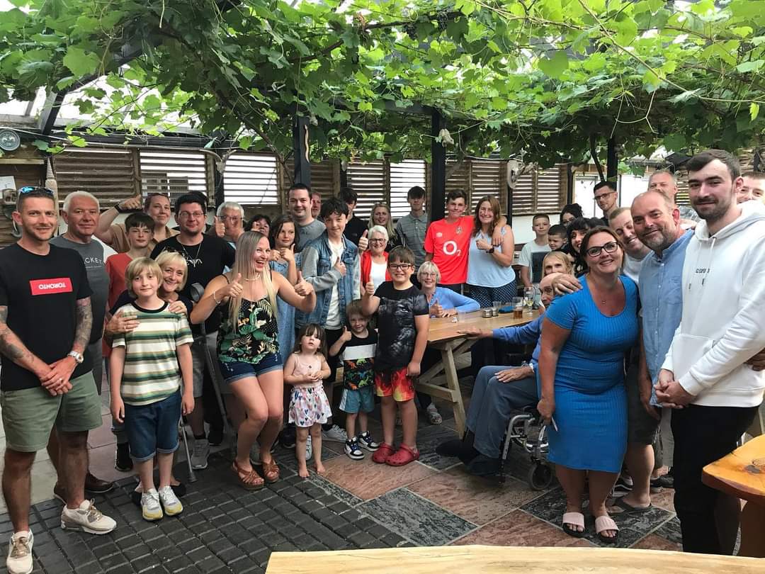 WINE &amp; DINE NIGHT #16 🍷🥙

Fun times and new friends made for another week at Anglers Paradise - Simply Magic 🥰
A place where memories are made and happy times are had 💫

Happy Monday all 😘🌞🌈

#anglersparadise #wineanddine #holiday #holidaytime #funfishingandfriends