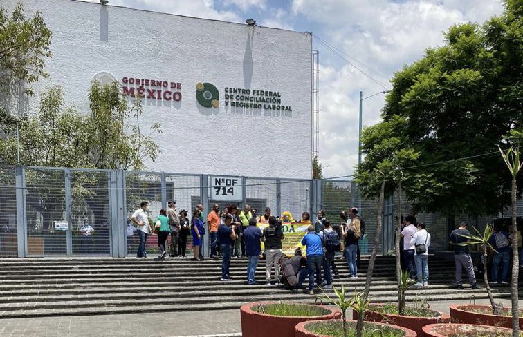 Aquí su MAYORÍA PRESENCIAL. Muy respetable, pero lejos de ser mayoría no? O aqui sí vale el uso en medios electrónicos: TW, FB para validar su opinión/participación?🤭 A lo mejor si la manifestación hubiera sido on line…? Voto electrónico..por ejemplo! <a href="/LAURAZAPATAM/">Laura Zapata</a> <a href="/andactores/">Asociación Nacional de Actores</a>