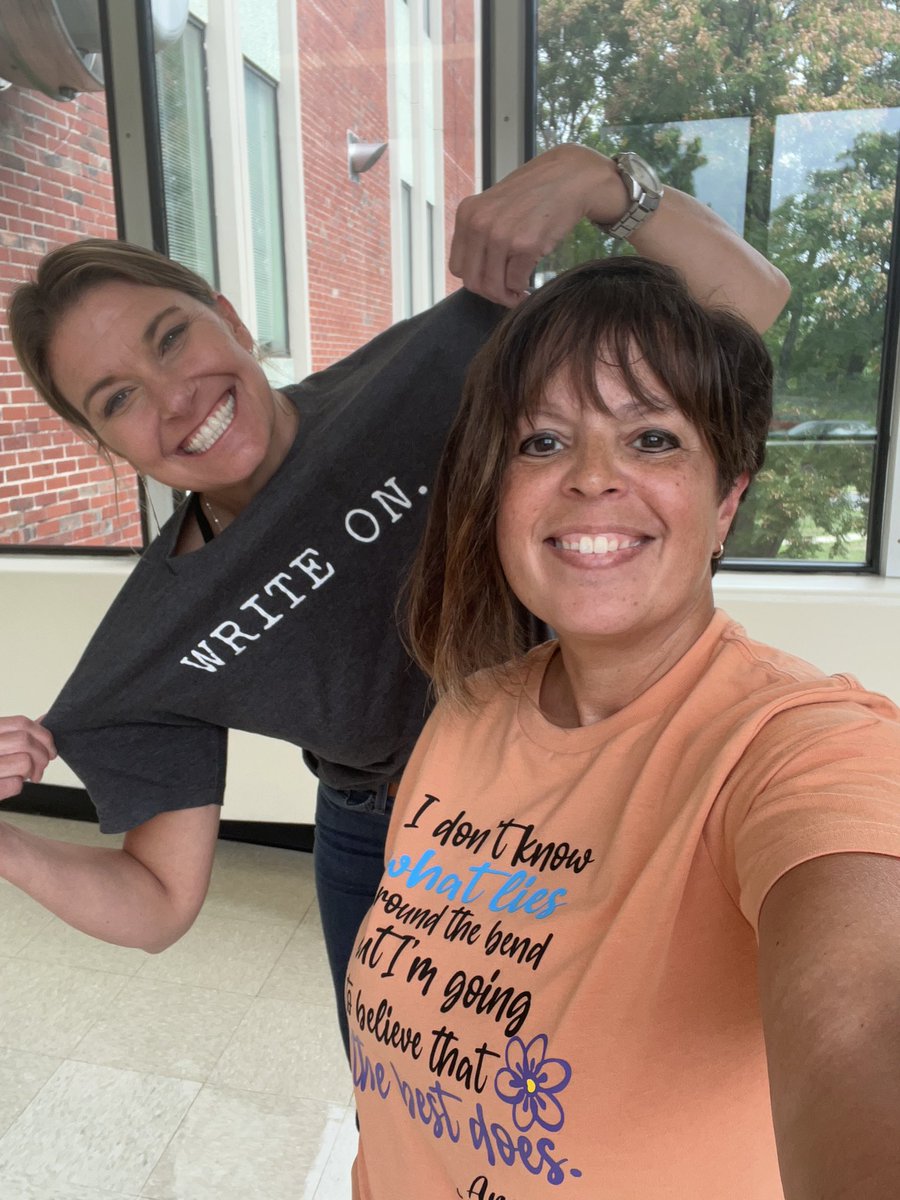 Hills and Woods: Journalism advisors and great friends!!! I could not survive without <a href="/RachelBasden/">Rachel Basden</a>!! #OneShawneeMission <a href="/KRidgway512/">Kristin Ridgway</a>