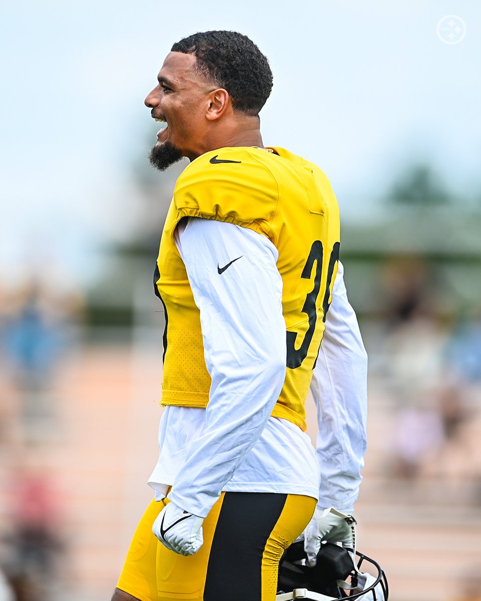 Havin' fun with it 😀 #SteelersCamp @Juiceup__3 x @minkfitz_21