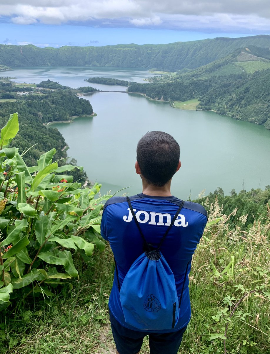 asantosan's tweet photo. Colores y paisajes que combinan a la perfección 

#LagoAzul
#VeranoAzulON
#VacacionesUA
#DespegandoJuntos
#Azores #SeteCidades https://t.co/SAaieIKr5J