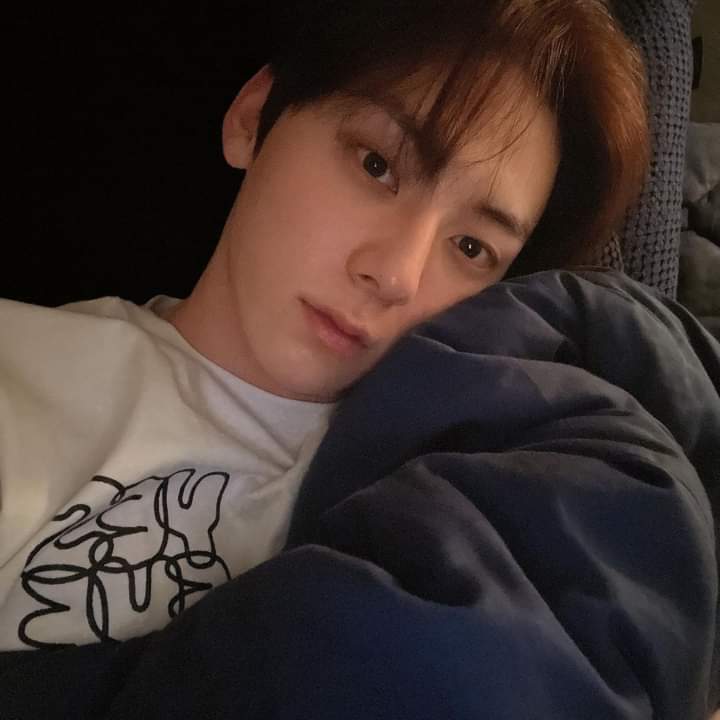 HAPPY BIRTHDAYYY <33 

 #황도들의_대장황민현_생일축하해율
#Happy_summer_Minhyun_day
