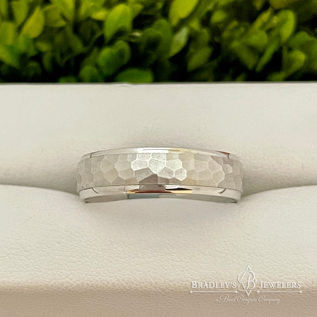 BradleysFL's tweet image. Hooray for Marvin &amp;amp; Gloria!! They decided to do these beautiful commitment rings for each other. It was such a joy to see the happiness on their faces. Hooray for LOVE ❤️
#LoveFL #SWFL #CommitmentRings #FortMyers #ShopLocal