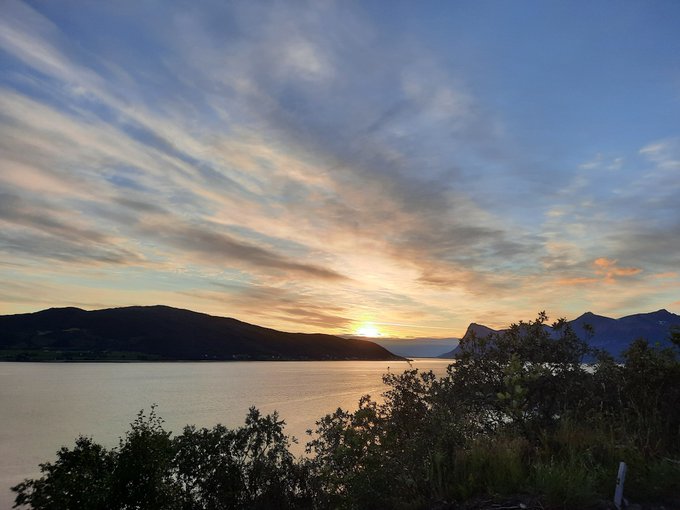 #Nordland #sunsets 🇧🇻 https://t.co/0jTdOjxThx<a href="/tag/nordland"class="tags">#Nordland</a><a href="/tag/sunsets"class="tags">#sunsets</a>