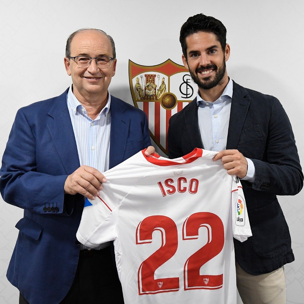 SevillaFC's tweet photo. 📸 𝗩𝗨𝗘𝗦𝗧𝗥𝗢 𝗡𝗨𝗘𝗩𝗢 2⃣2⃣ ✨

#WeareSevilla https://t.co/AwRHAC31E6