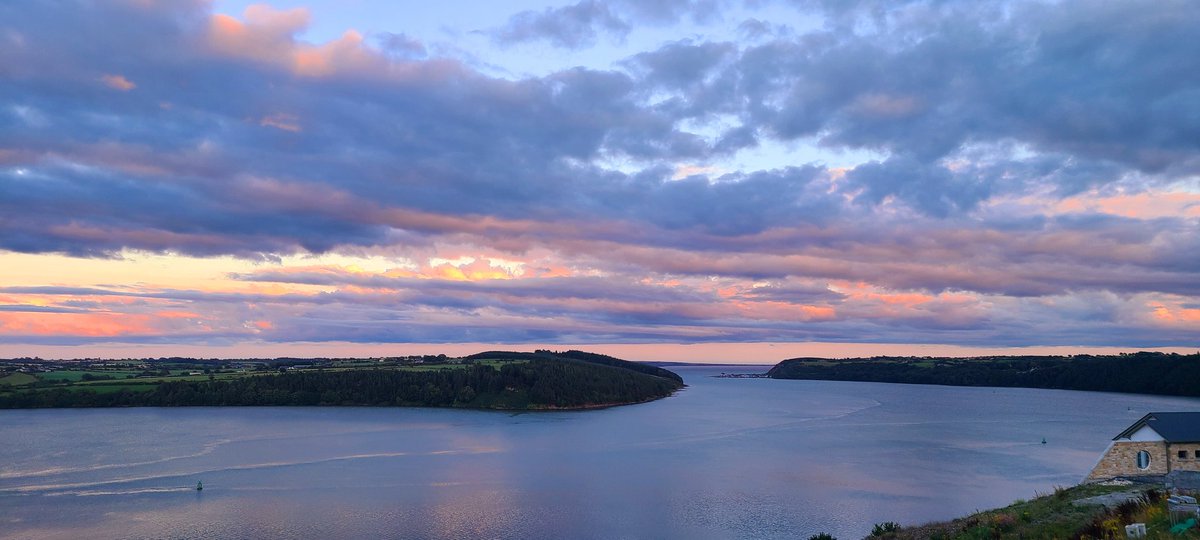 PowerLoly's tweet photo. Éire Romantic Sunset 💜💙 https://t.co/U1kaPsDXid