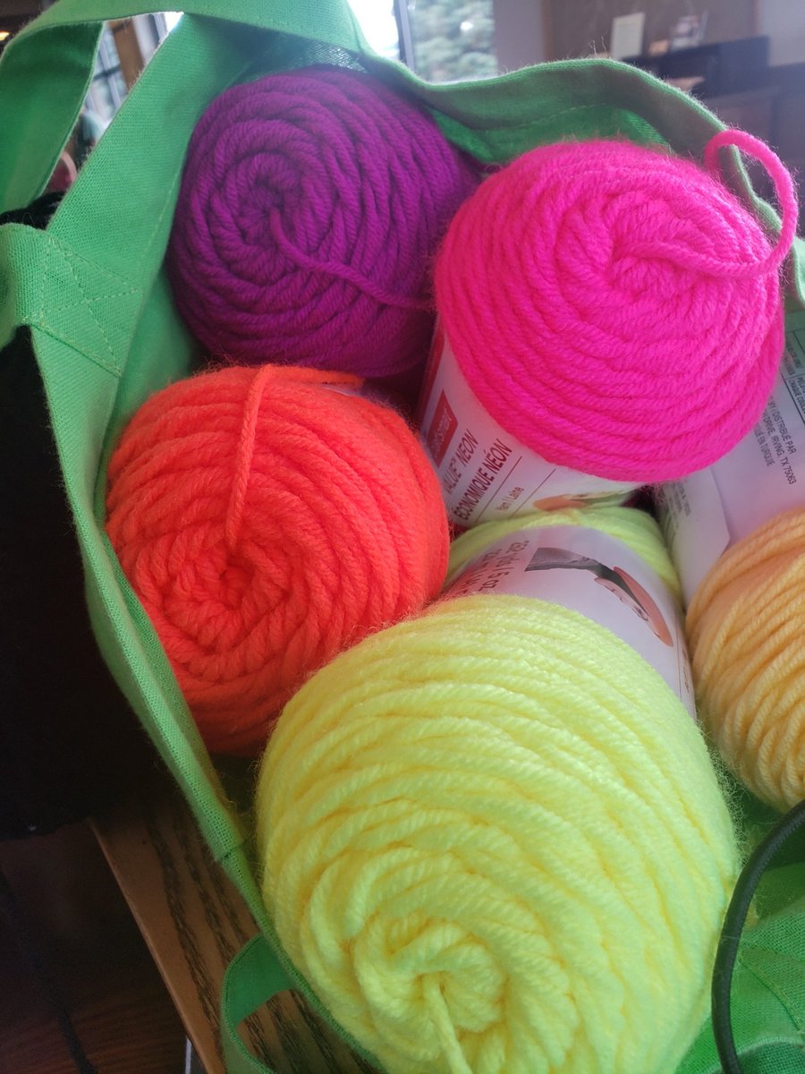 AkMezzoSoprano's tweet image. Hey, @MichaelsStores? Any chance we can get lime green in the #craftsmart neon? PLEEEEEAAAAASEEEEE? I will but it, promise. I will tag you in what I have made with these four colors (working on #3 right now) but green is my favorite color, and the neon would be perfect &amp;lt;3