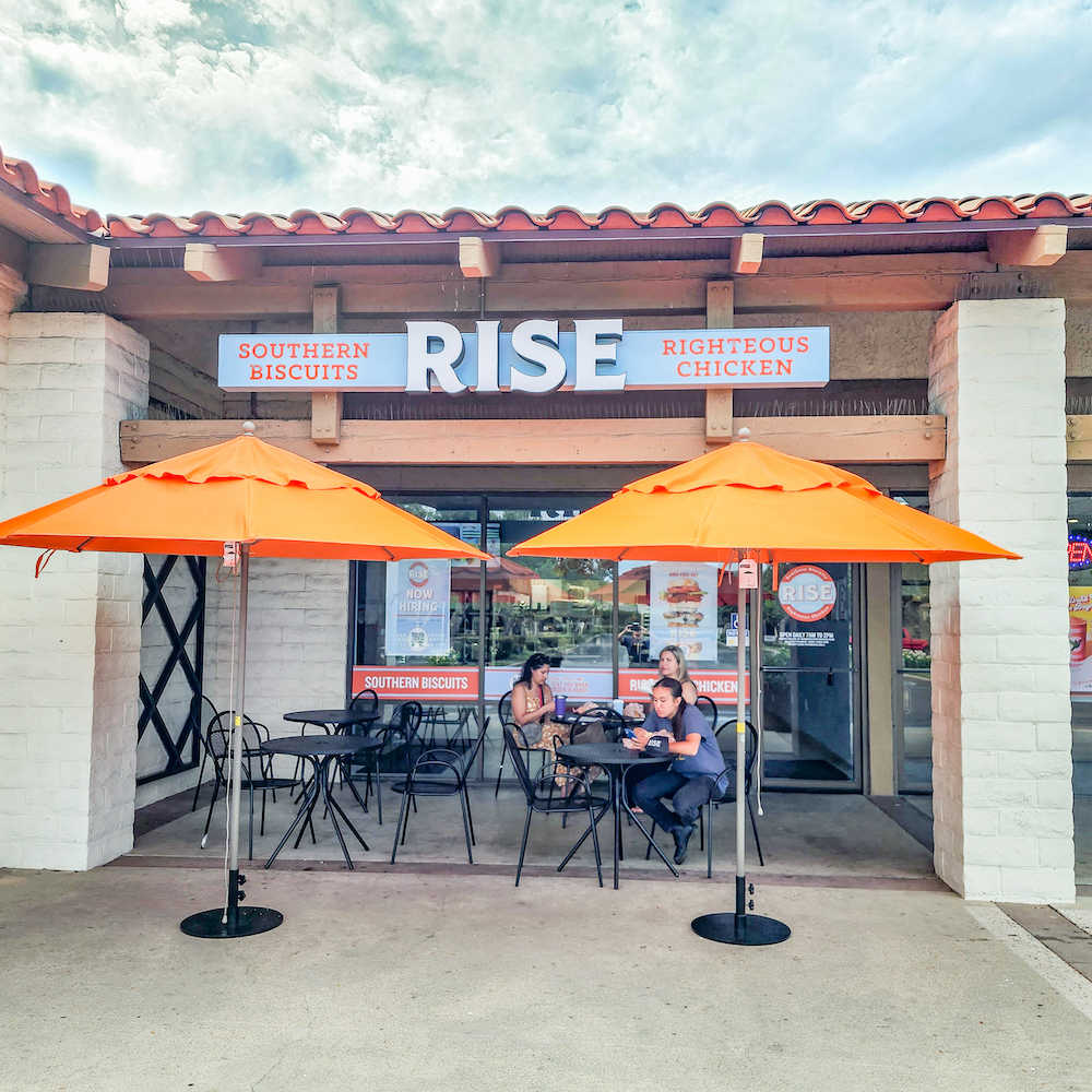 TheSplinterGrp's tweet image. Last weekend the first Rise west coast location opened in Thousand Oaks CA! We’re thrilled to introduce the Golden State 🌞 to the best dang Southern Biscuits and Righteous Chicken🙌Congrats to Bill and his crew on a tremendous opening!