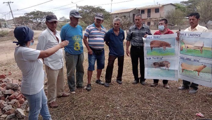 JuanElPerez68's tweet photo. En el Cantón #PedroCarbo, Sector Valle de la virgen, capacitamos a agricultores de la Asociación de Ganaderos "El Eral" con la finalidad de aplicar buenas prácticas pecuarias en las unidades de producción animal. #JuntosPorElAgro https://t.co/N4Vw0VC4XP