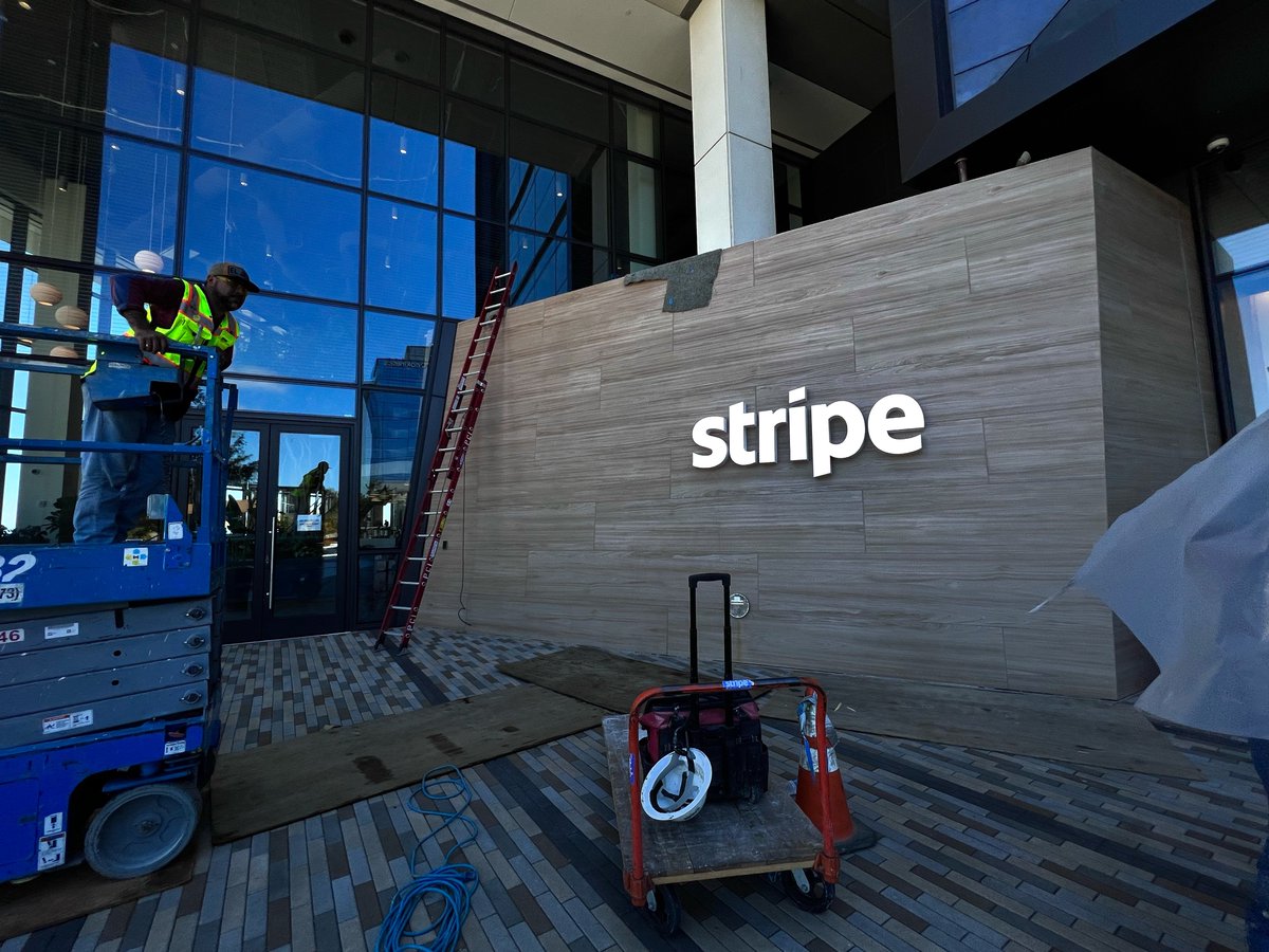 edwinarbus's tweet image. It’s alive!