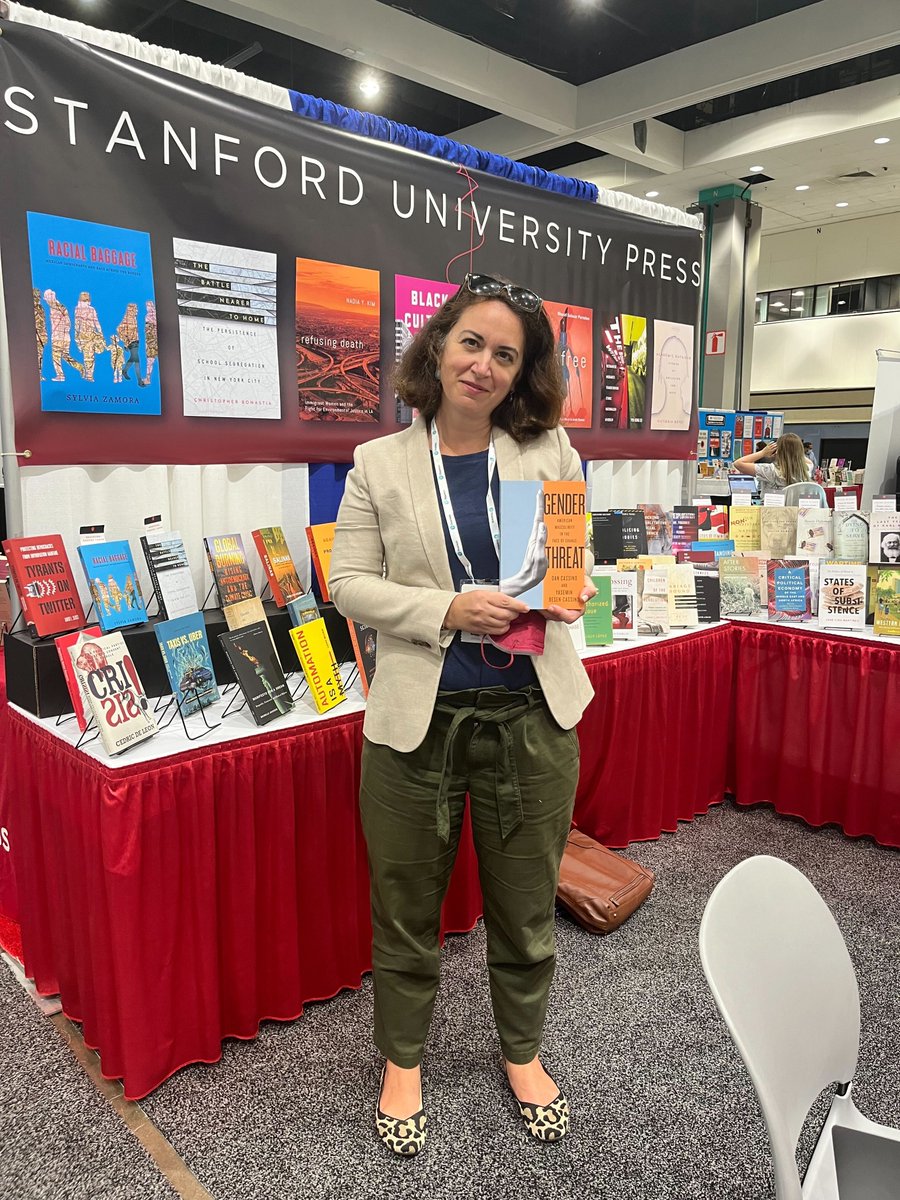 stanfordpress's tweet image. We love it when our authors visit us at conferences! Here is @besencassino with her book Gender Threat (co-authored with @DanCassino) at our #ASA2022 booth.

See our virtual exhibit for this and other great SUP sociology titles: sup.org/virtual-exhibi…

@ASAnews