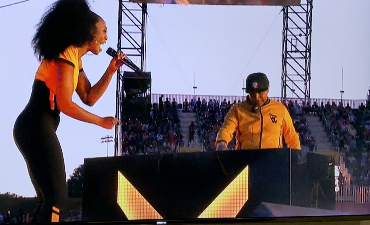 russellkjones12's tweet photo. Great to see @MRGOLDIE and @Beverleyknight repping the @Wolves at tonight’s Commonwealth Games Closing Ceremony 🐺🙌👏#CommonwealthGames22 https://t.co/sedPwYh37i