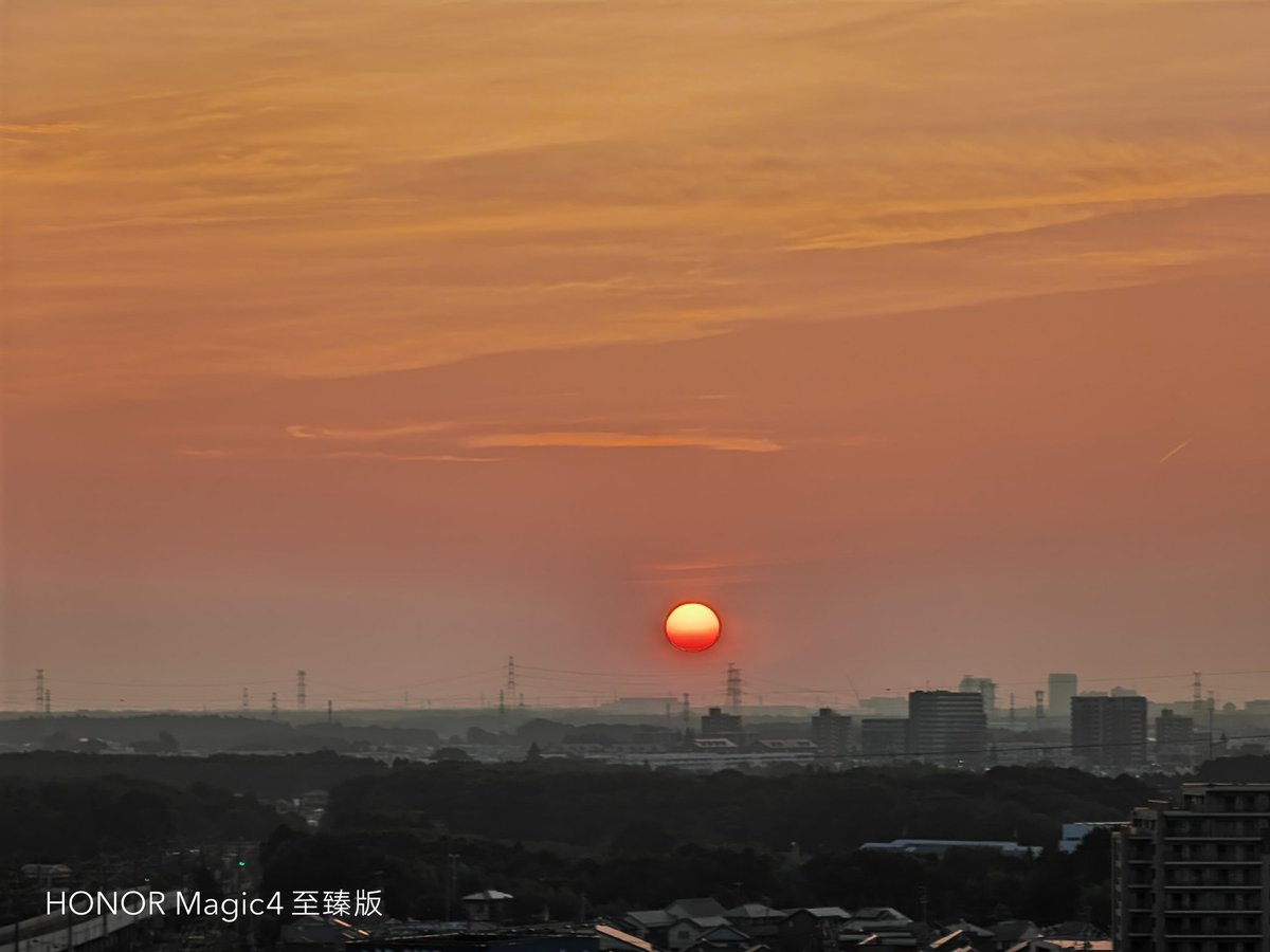 WerthLeon1's tweet image. 今朝の ＃日の出 は、4:52です。
日の出時刻が徐々に遅くなってきましたね。日の出後→日の出前を４端末で撮影してみました。
タイムラプスも目下撮影中😚

１。日の出後4:59 （x5倍）
#FindX5 
#MiNote10Pro 
#LeitzPhone1
#Magic4Ultimate