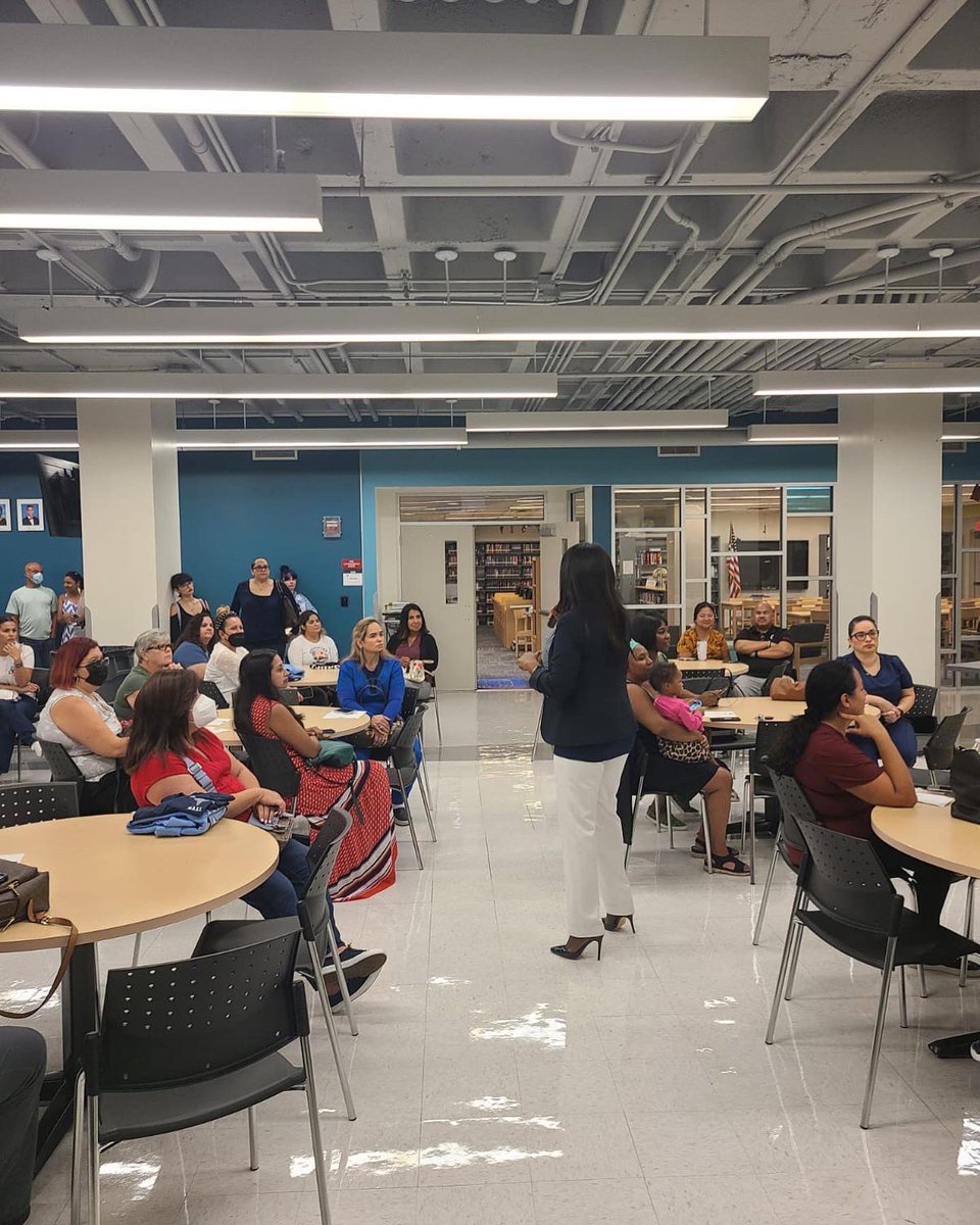 MASTMedical's tweet photo. Congratulations to all of our new Sabers! We hope today’s orientation was as amazing for you as it was for us💙 Only 9 days until the start of the 2022-2023 school year #MyMAST2022 #futuredoctors #MissionMD #miamimagnet https://t.co/LT1NnvWBPv