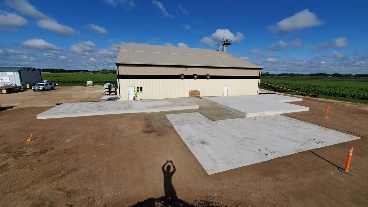 homestead_coop's tweet photo. Photo update π· The upgrade to our blending facility & fertilizer shed at our Agro site in Austin, #Manitoba continues with
@HiTechInstall. They're expected to be completed by fall. #WstCdnAg #ManitobaAg #CanadianAgriculture #Manitoba #MBFarming https://t.co/NeKBdE754C