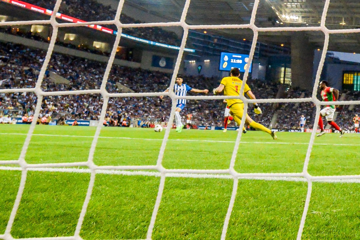 IvaNFCPortO's tweet photo. That moment... 🤩⚽

#Taremi #FCPorto #FCPCSM #LigaPortugal @MehdiTaremi9 https://t.co/zpjqPLKCEd