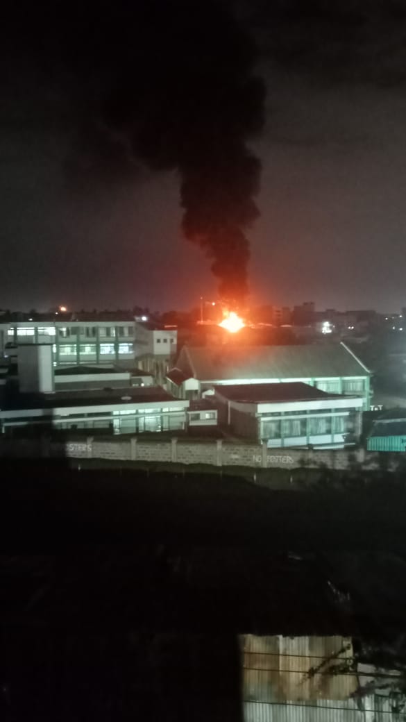 What's happening in South B?
A huge explosion goes off near Mater Hospital. 

Malala Kidero Panic #TukoWengi Moses Kuria