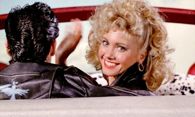 glucanto's tweet photo. Hopelessly devoted to you! 💔
#GoodbyeSandy #OliviaNewtonJohn https://t.co/BxDTv33xbm