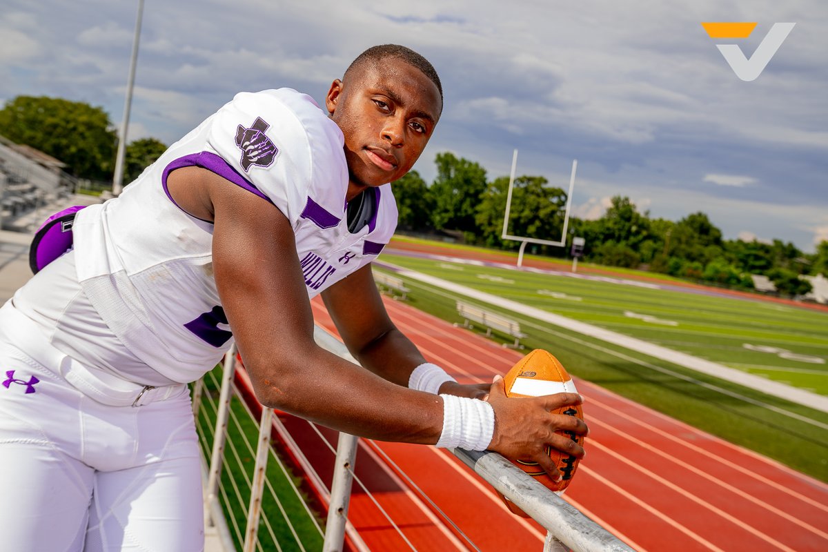 .@FreddysUSA presents the HOU Pre-season Public School Quarterback of the Year Fan Poll! Voting ends Monday, August 15th at 11:59 PM. Nominees: @DeyonBatiste @ZionQb @ChrisGilbertJr @willetts_colin @NashtRankin @KennethRosent11 @DenimJohnson03 VOTE:vype.com/Texas/Houston/…