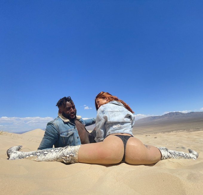 😋🍑 https://t.co/qe9s8Eguil 😘 https://t.co/9nrwdY5ifm