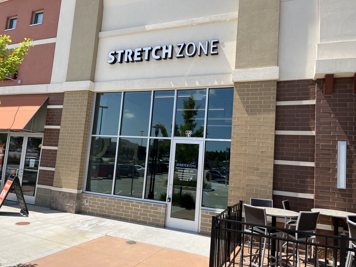 BrookfieldSq's tweet photo. Stretch Zone is now open at Brookfield Square!! 🎉 🙌 Your life-changing stretch experience awaits you at their newest location next to Bar Louie. The first session is FREE, so book an appointment with their incredible staff today!
#Brookfield 
https://t.co/70575SMShT https://t.co/ooXCyjmUOL