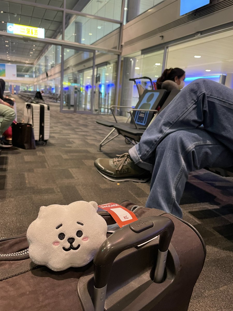 yeontanschingu's tweet photo. been v hard to catch up with all the content but im FINALLY on my way to the PH after 3 long years and RJ is coming with me https://t.co/uZ92011oMI
