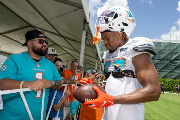 Dolphin_Nation's tweet photo. “At this point it’s reasonable to conclude he is outperforming Cedrick Wilson Jr., and could be viewed as Miami’s third-best receiver.”

- Sun Sentinel’s Omar Kelly on Erik Ezukanma https://t.co/w2vt4RyXW5