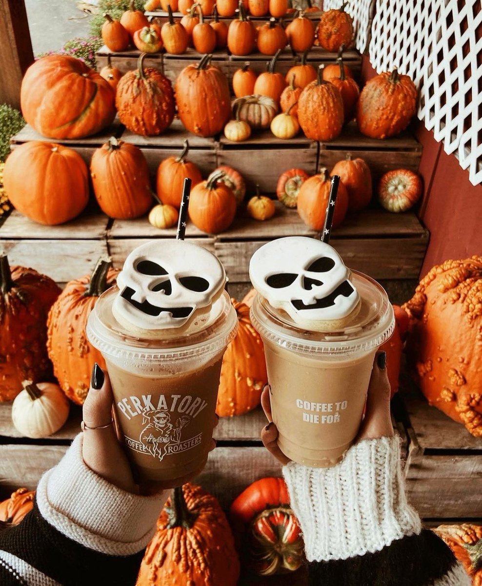 Spookyszn_00's tweet photo. The only coffee I want 🧋🎃🍁💀 https://t.co/HaWn0OX9BY