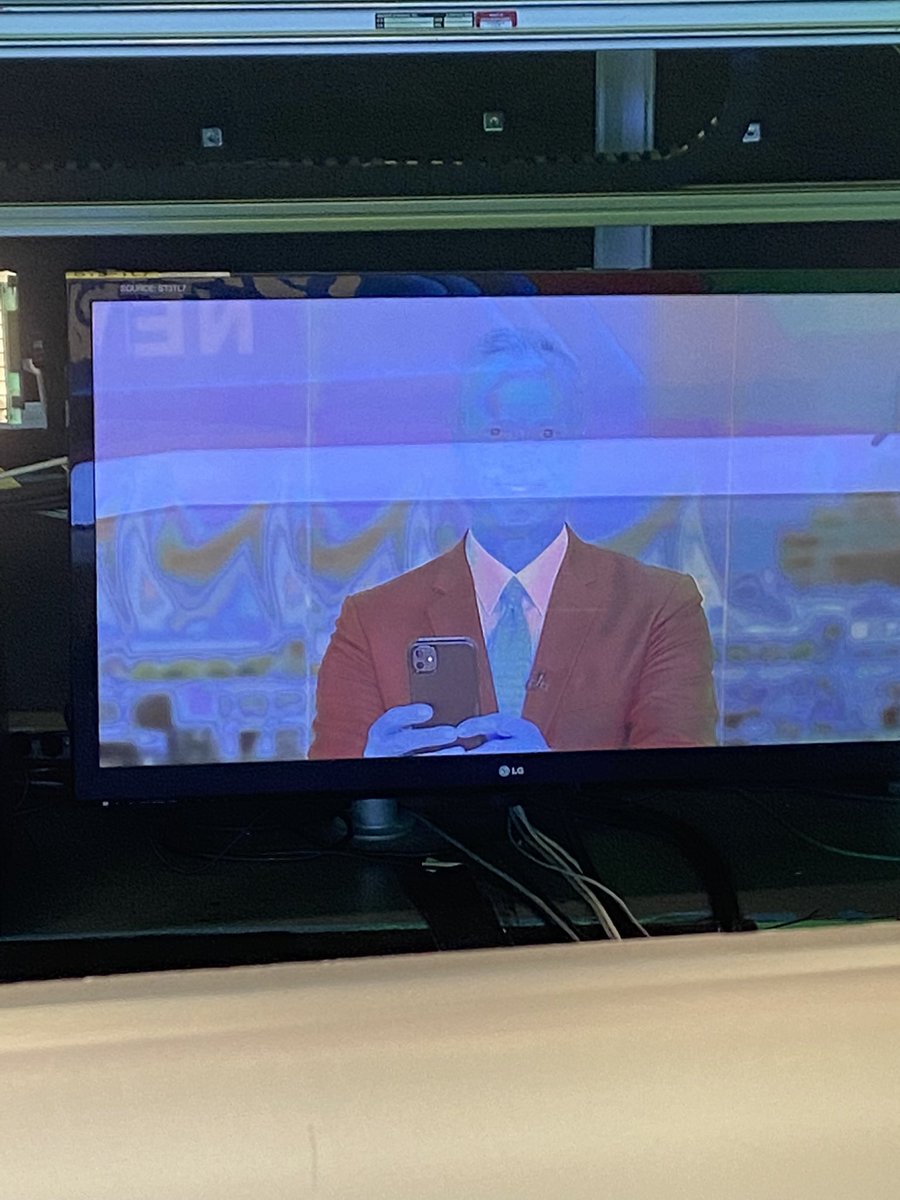 chrisgailus's tweet photo. Back to work after a nice Sunny break and not even 50 spf could prevent this kind of skin tint. #brokenmonitor https://t.co/W4U1XBCbQa