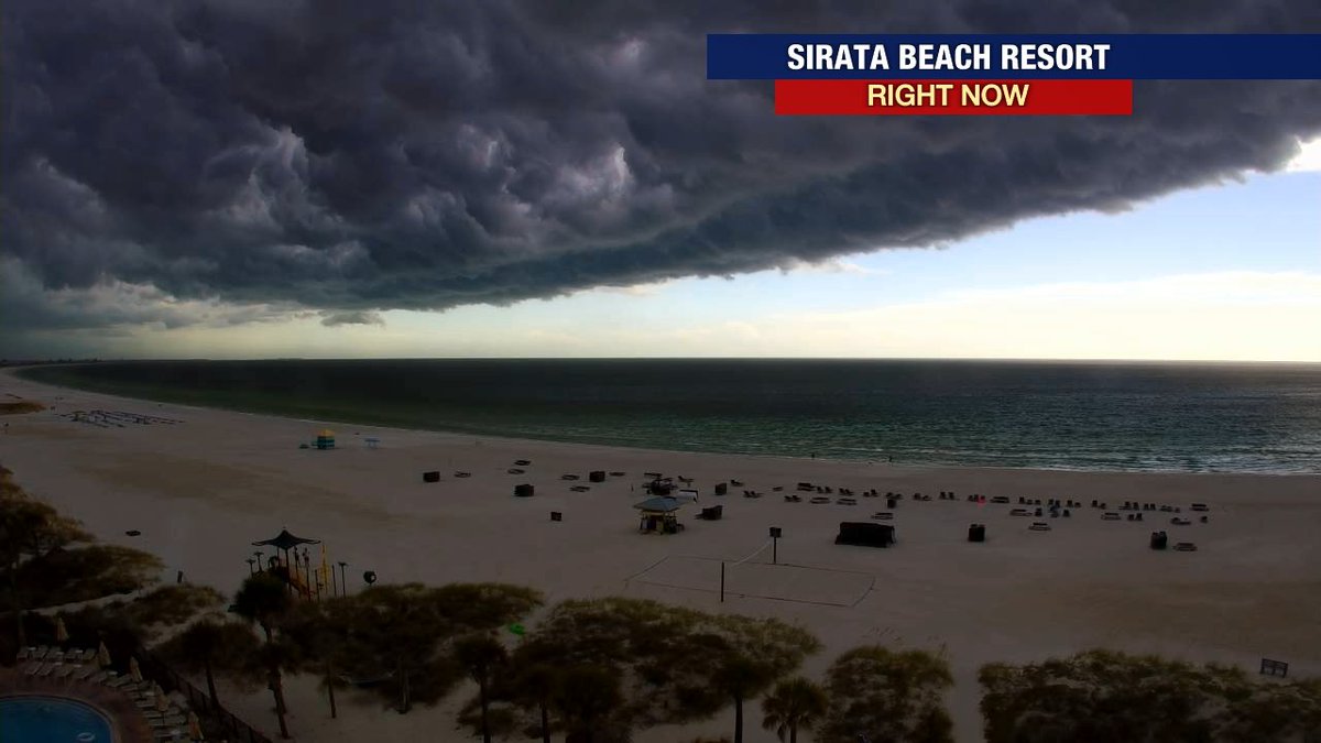 PaulFox13's tweet photo. Lets goooooo! Thunderstorms nearing Pinellas County beaches. #Sirata #Florida ⚡️⚡️⚡️ https://t.co/NZH3RrTQ2t