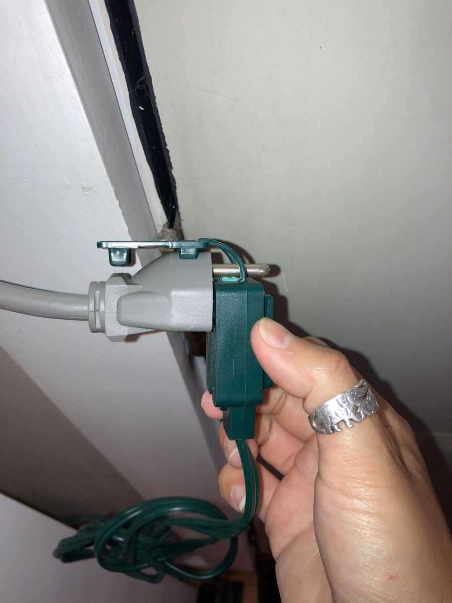 I was today years old when I realized that you don’t need to have a three pronged outlet even if you have a three pronged plug🥲