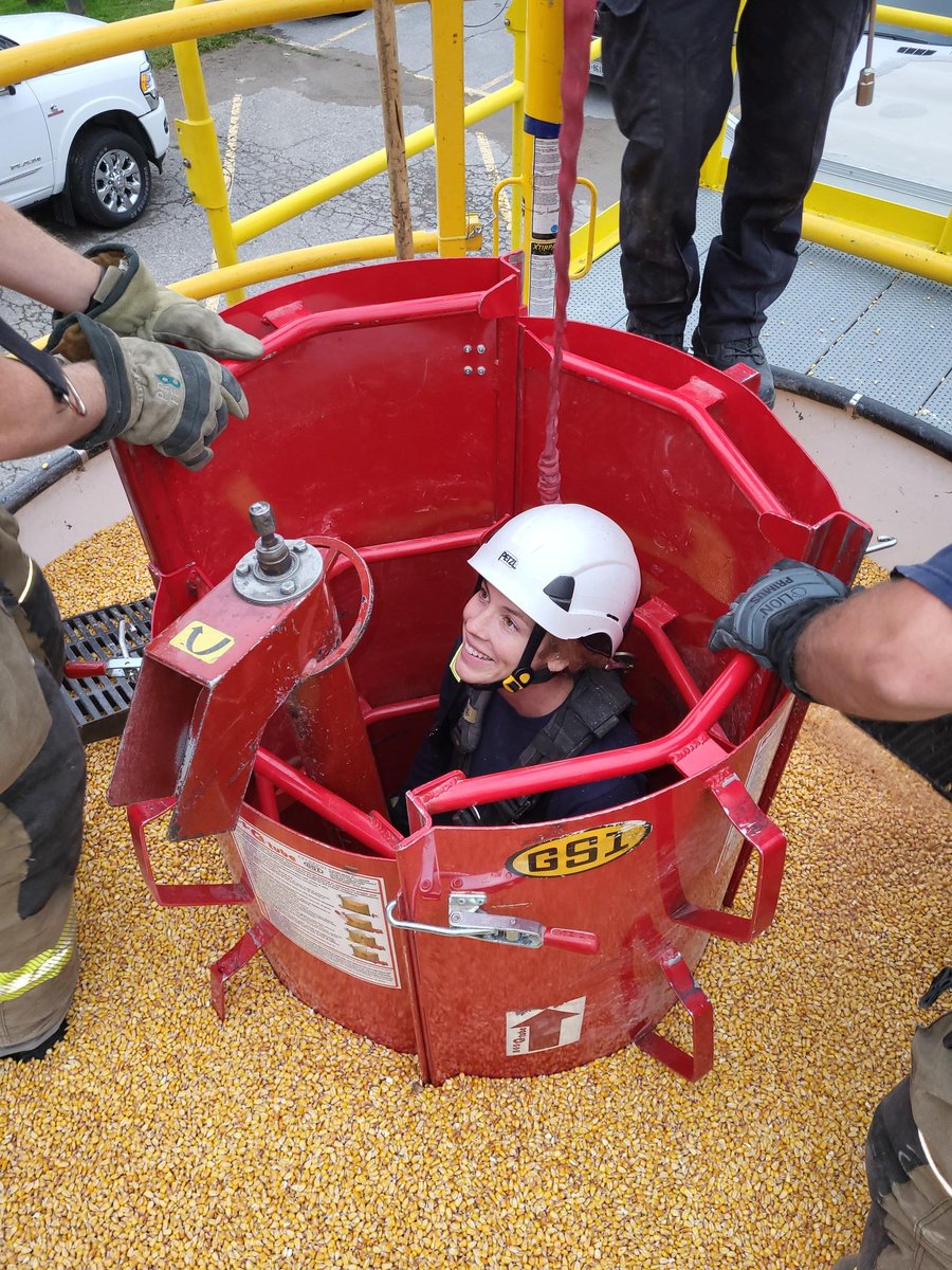 Next week is the 2nd annual #BeGrainSafe week! In celebration of a safe and successful #Harvest22, CASA will share resources and tips to be safe around moving grain. Share your tips and tag us! #CdnAgPartership #FarmSafetyEveryday
