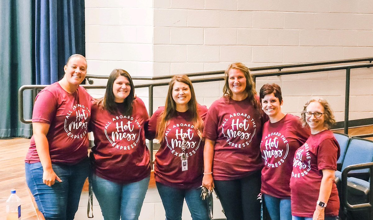 Newberry_HS's tweet image. What a great start to #WelcomeBackWeek for @Newberry_HS faculty and staff! 
🐶🐾💙

#TopDog