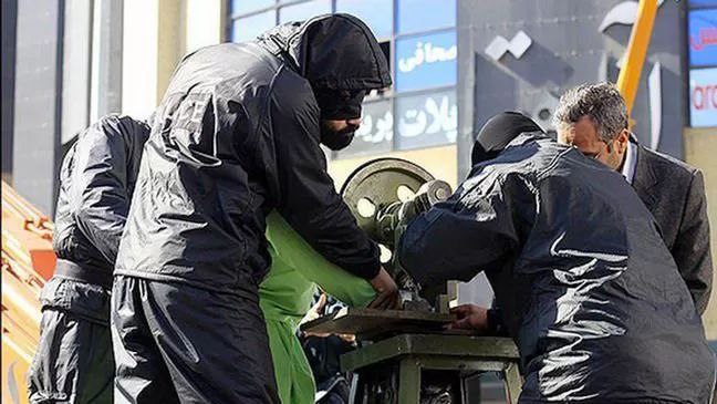 Tiam42984202's tweet photo. یکی از ابزارهای ح��ومت کثیف الله عرب و امام‌زمان خامنه‌ای جنایتکار برای قطع دست و یا انگشتان دست انسان ها!!! https://t.co/8DZEDKOIYX