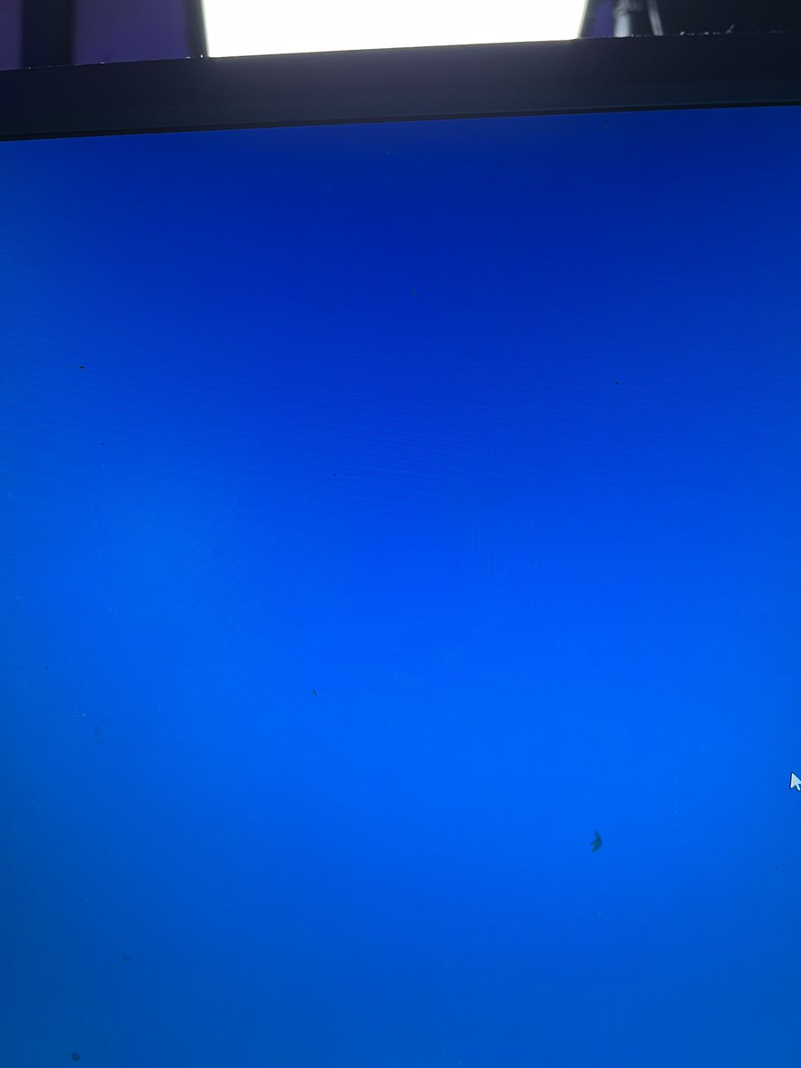 MushV6_'s tweet image. Les gars no troll vraiment no troll j’ai mon pc de stream qui fait ça en boucle depuis 30min, en gros je lance mon pc je clique sur n’importe quel logiciel ça charge en boucle et ça fait ça, puis quand j’appuie sur arrêter le processus ça me met écran bleu jusqu’à que je redémarr