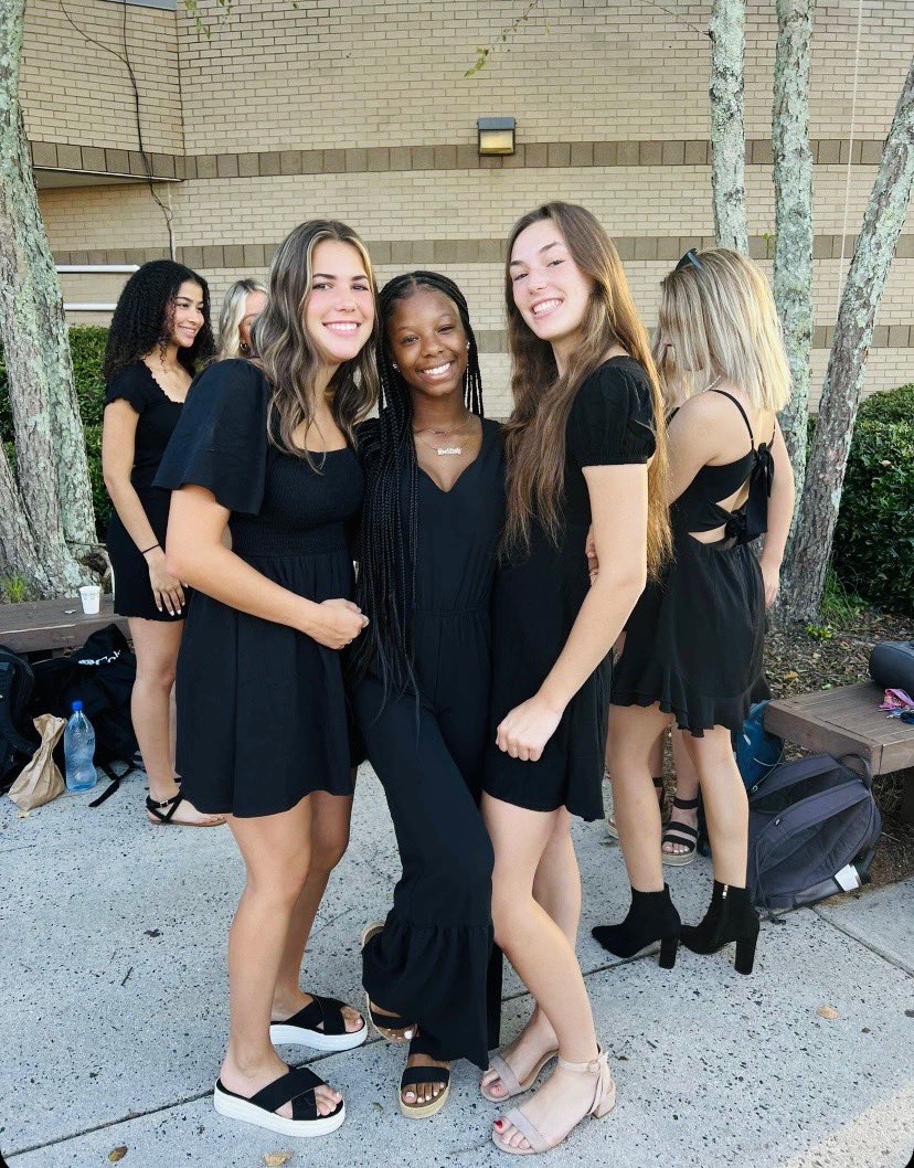 RoswellFlag's tweet photo. At RHS we take pride in tradition! First day of school our seniors wear black dresses 🖤 #senioryear #girlswhoplayfootball https://t.co/8F4bZksZ6e