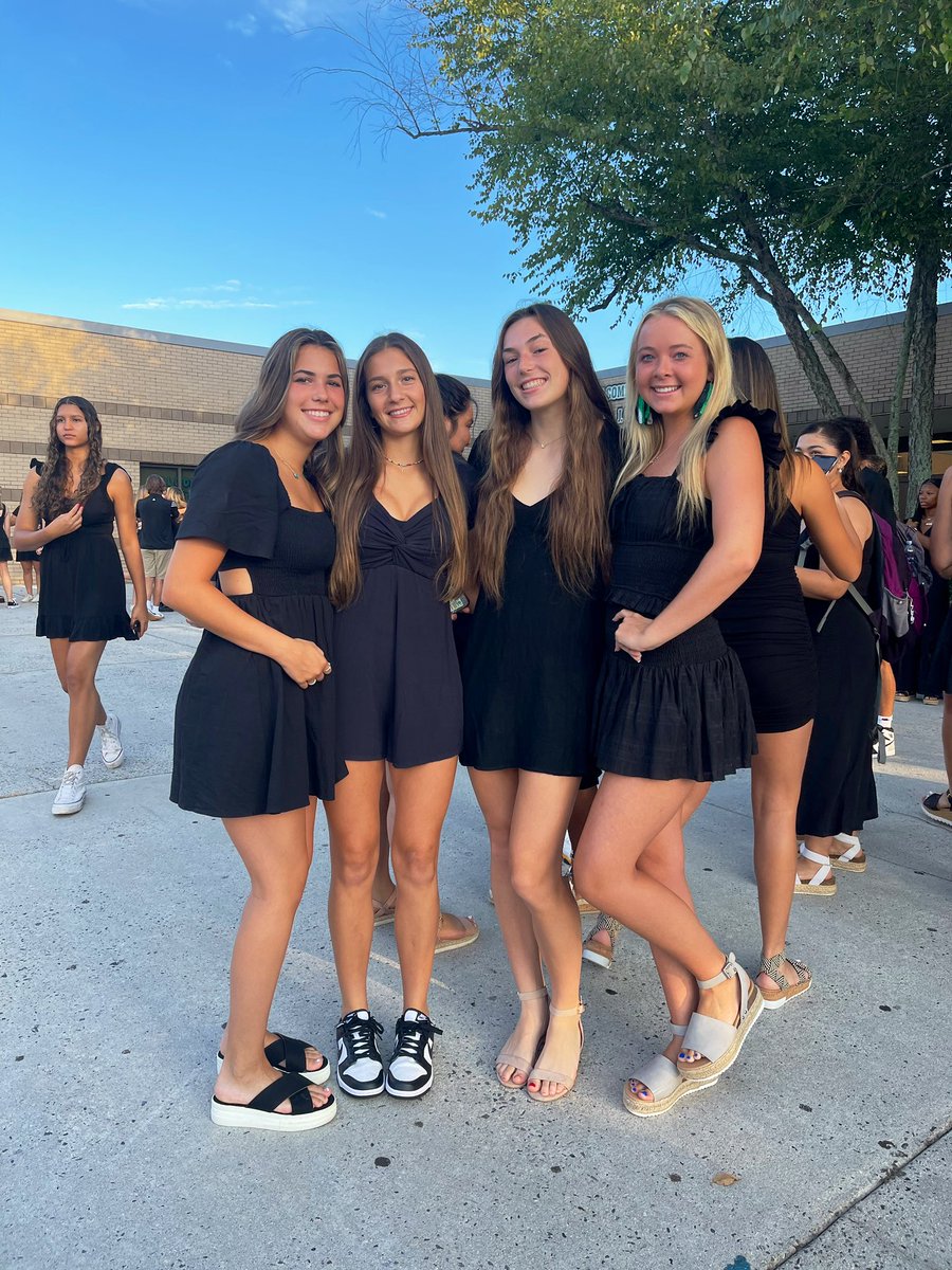 RoswellFlag's tweet photo. At RHS we take pride in tradition! First day of school our seniors wear black dresses 🖤 #senioryear #girlswhoplayfootball https://t.co/8F4bZksZ6e