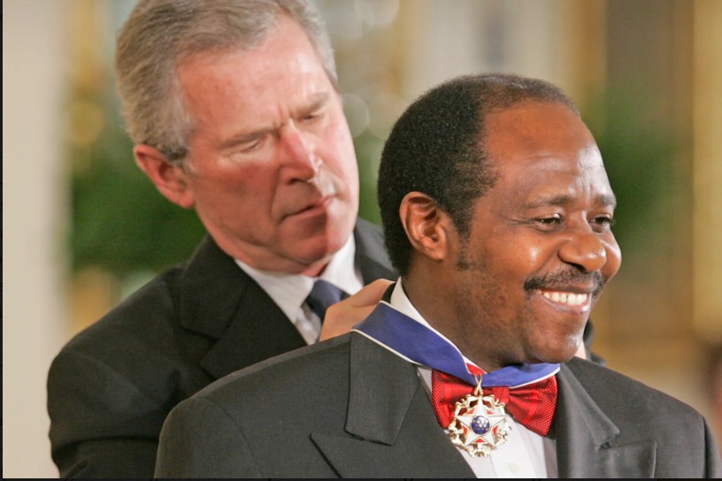 Paul Rusesabagina se convirtió en héroe luego de que la película Hotel Rwanda reflejara su lucha contra el genocidio ruandés

Pero Edouard Kahiyura, sobreviviente tutsi, aseguró a LA NACION que este gerente de hotel solo sembró terror

Por <a href="/pilarcastilloz/">Pilar Castillo</a> 
lanacion.com.ar/el-mundo/la-ac…