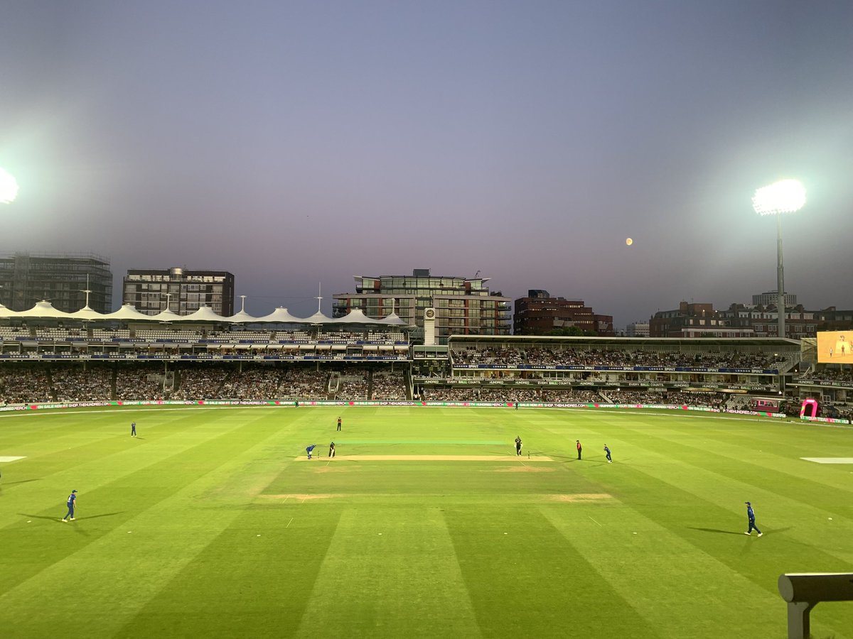 Brilliant evening <a href="/HomeOfCricket/">Lord's Cricket Ground</a> - contender for catch of the season from Crane?! #TheHundred