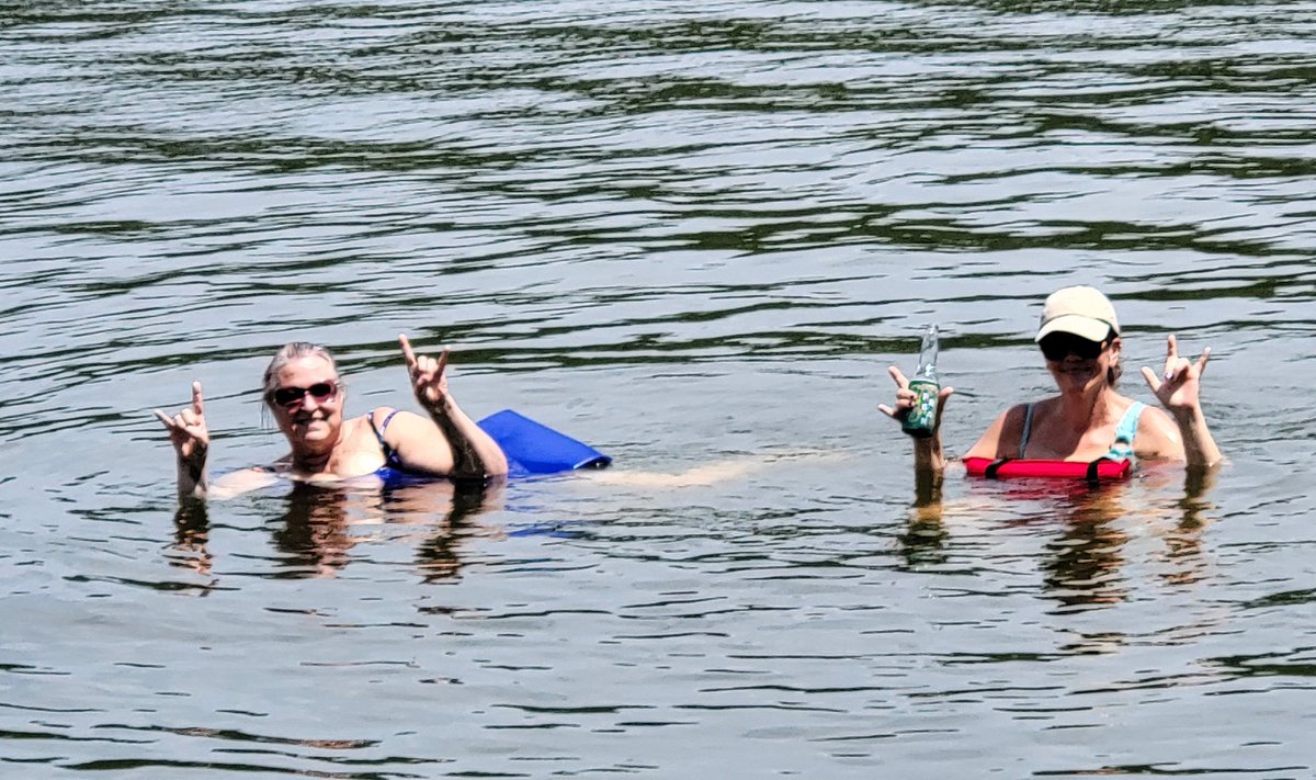 KaySpeshel's tweet photo. My zen, my happy place, out on the water
#LakeLife
#WeekdayBoating
#FloatingAndDrinking
#Vacation
#Besties
#CaptainK https://t.co/bPxBsiRfi5
