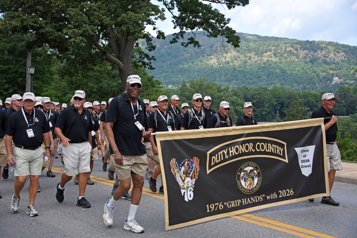 WPAOG's tweet image. Congrats to the Class of 2026, who concluded their Cadet Basic Training with a 12-mile road march from Lake Frederick to West Point! West Point grads joined the new cadets, including their 50-Year Affiliation Class of 1976. #MarchBack #LongGrayLine #USMA2026 #ForCountryWeCommit