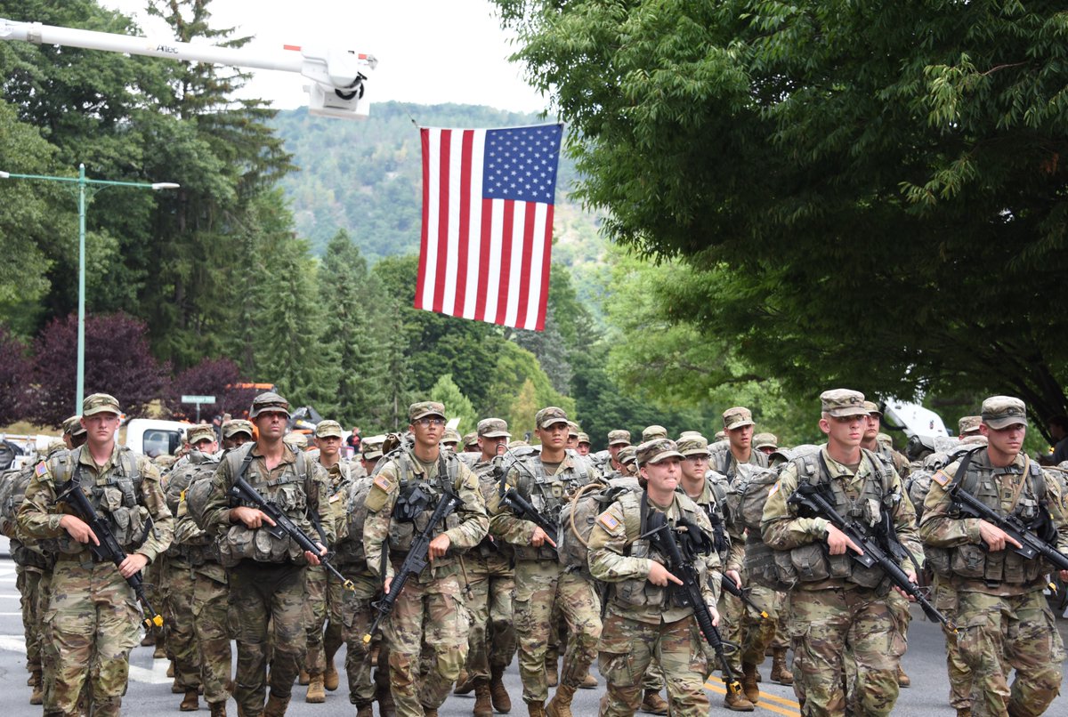 WPAOG's tweet image. Congrats to the Class of 2026, who concluded their Cadet Basic Training with a 12-mile road march from Lake Frederick to West Point! West Point grads joined the new cadets, including their 50-Year Affiliation Class of 1976. #MarchBack #LongGrayLine #USMA2026 #ForCountryWeCommit